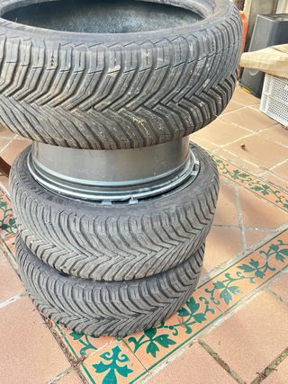 Llantas R18 con Neumático 225/40R18