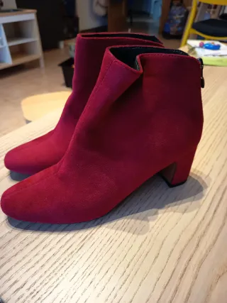 Botines símil ante rojos