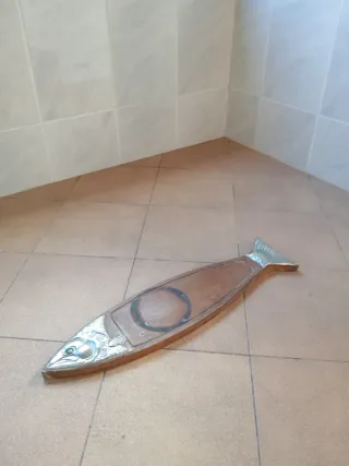 Tabla de cortar madera y metal con forma de pez