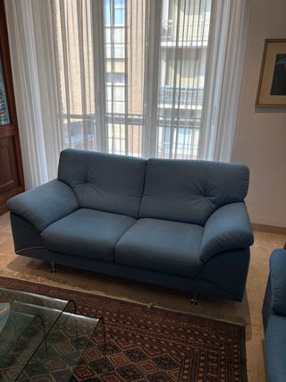 Due divani in alcantara azzurra