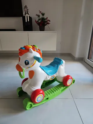 Cavalluccio a dondolo colorato