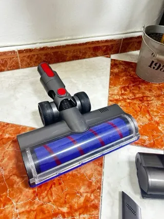 Aspirapolvere Dyson V8 Completo + Ricambi