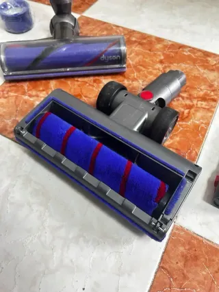 Aspirapolvere Dyson V8 Completo + Ricambi