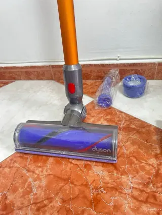 Aspirapolvere Dyson V8 Completo + Ricambi
