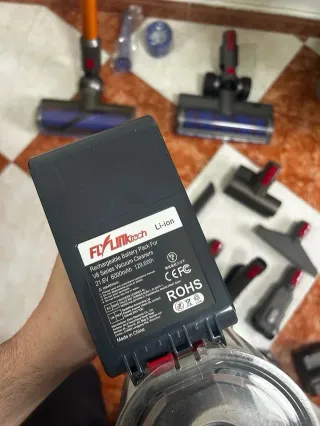 Aspirapolvere Dyson V8 Completo + Ricambi