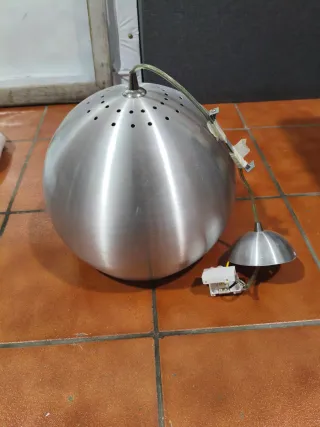 Lampade da soffitto sferiche e quadrate in metallo