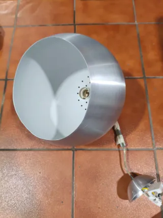 Lampade da soffitto sferiche e quadrate in metallo