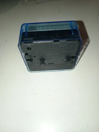 Reloj despertador cuadrado azul