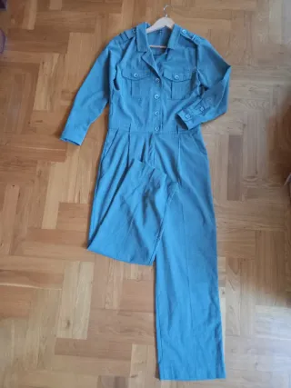 Mono gris de trabajo