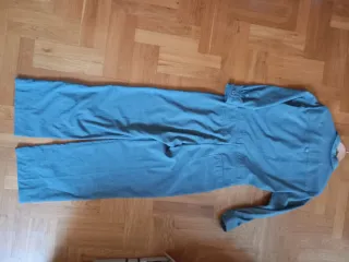 Mono gris de trabajo