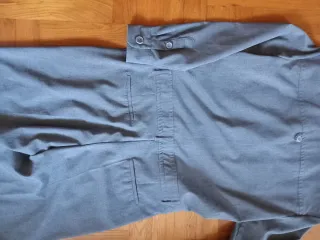 Mono gris de trabajo