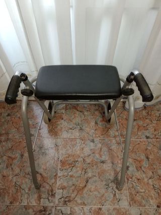 Andador para personas mayores con asiento