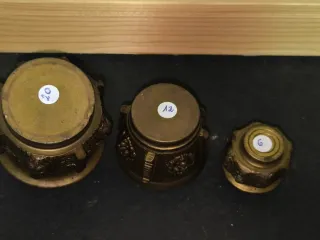 Almofariz e pilão em bronze com leões