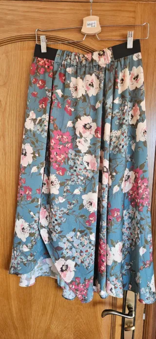 Falda midi Zara Talla M floral