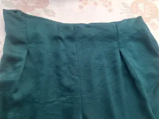 Pantalón Talla 46 Verde. Medidas en descripción