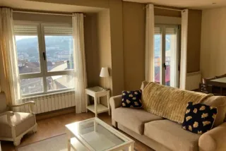 Ático en zona estación. (Consta de licencia VUT)