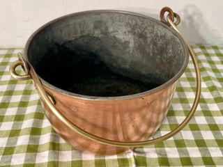 Antico paiolo in rame con manico ottone