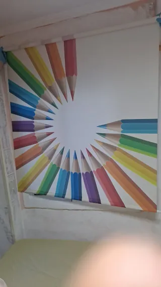 Cortina per bambini con disegno di matite colorate