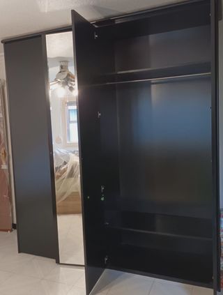 Armario 4 puertas con cajonera y 2 espejos