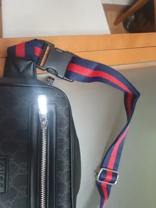 Bolso Riñonera Negra Correa Rayas