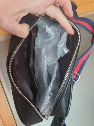 Bolso Riñonera Negra Correa Rayas