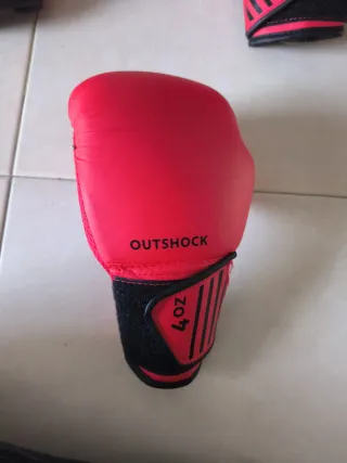 Saco de boxeo rojo de 5 kilos y 4 guantes de boxeo