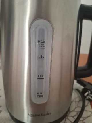 Hervidor de agua Amazon Basics 1.7L