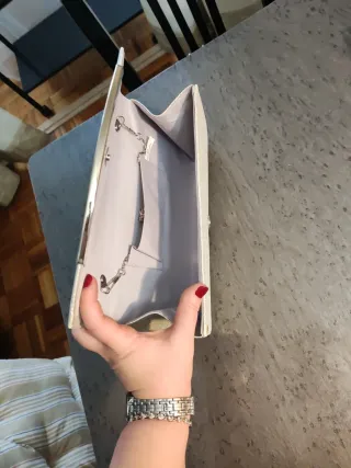 Conjunto sandalias, bolso y chal plateado