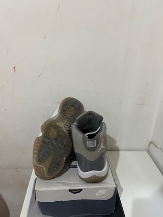 Jordan 11 Gris y Blanco