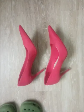 Zapatos de salón rojos, mínimo roze según fotos