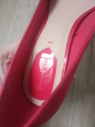 Zapatos de salón rojos, mínimo roze según fotos