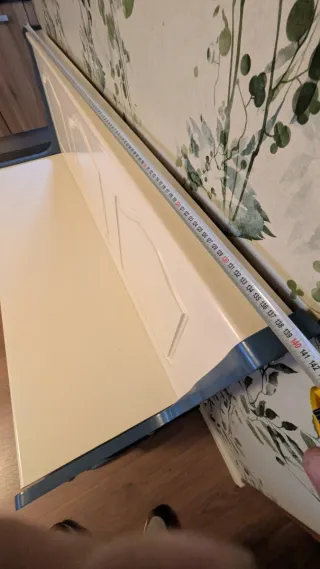 Banco de madera blanco y azul