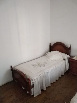 DORMITORIO 2 CAMAS + MESILLA