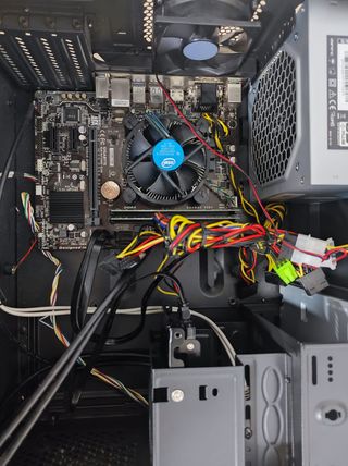 PC Torre Clonico - Intel Pentium G4400 3.3 Ghz, 480Gb SSD, 8Gb RAM