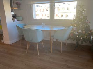 Mesa comedor y 5 sillas