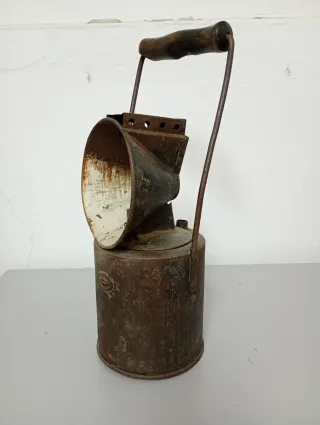 Lámpara de carburo antigua de minero de 1909