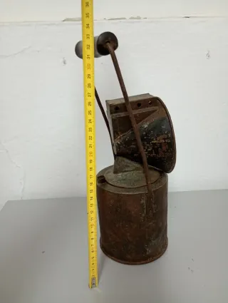 Lámpara de carburo antigua de minero de 1909
