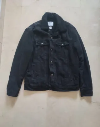 Chaqueta vaquera negra con borreguilo