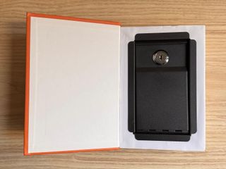 Libro con forma di cassaforte con chiave