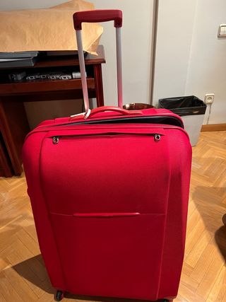 Maleta de viaje roja