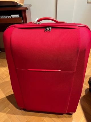 Maleta de viaje roja