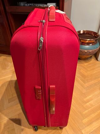 Maleta de viaje roja