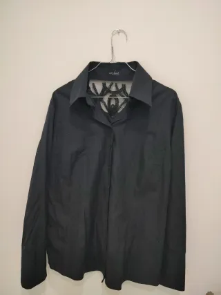 Camisa joya negra elegantísima