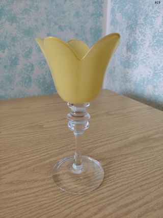 Soprammobile in vetro giallo a forma di tulipano