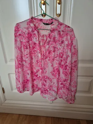 Camisa Zara floral rosa y blanca