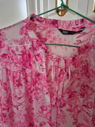 Camisa Zara floral rosa y blanca