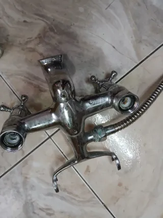 Grifo de bañera antiguo cromado