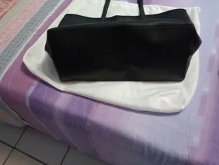 Borsa Guess nera usata