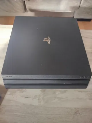 PS4 (PlayStation 4) Nera + 2 Controller e Giochi