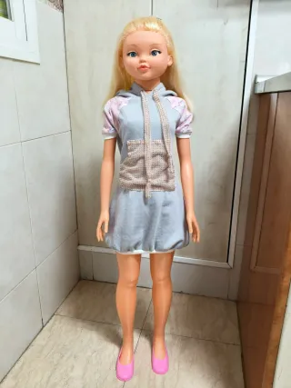 Muñeca Rosaura con accesorios para el pelo